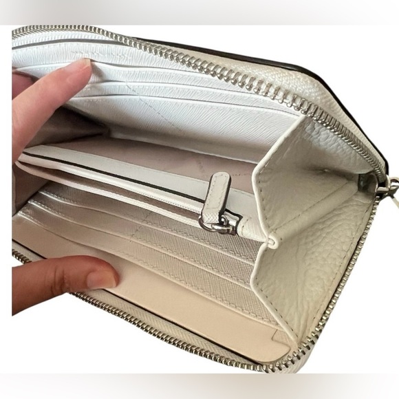 MICHAEL KORS Quarter Zip Wallet NEVER USED!! - Picture 7 of 10